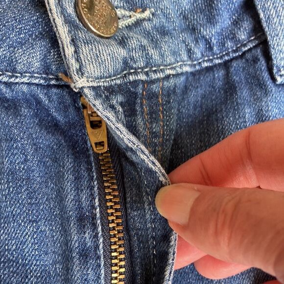 Guess Denim Raw Hem Embellished High Rise Jean Shorts Size 30 - Picture 5 of 11